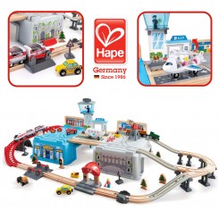 Hape - Дрвена играчка железнички комлекс Metropolis